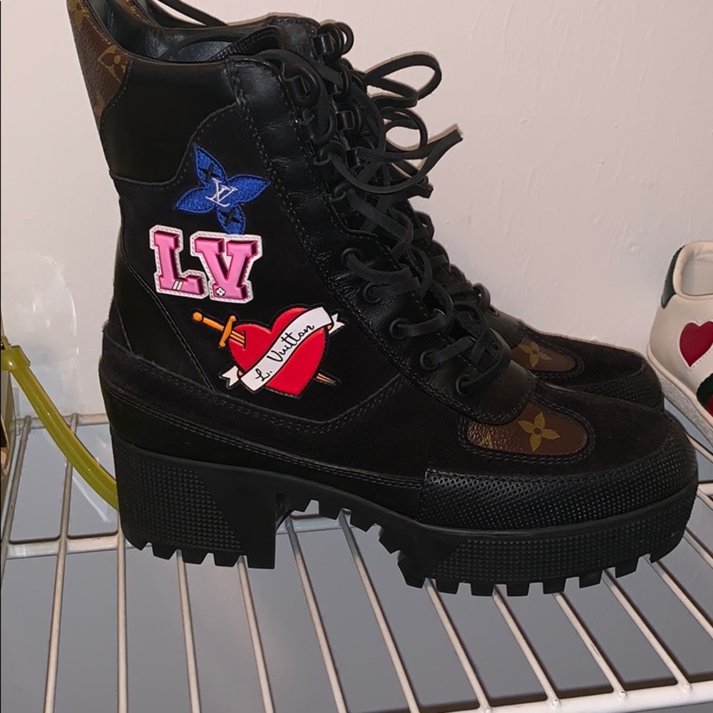 LOUIS VUITTON LOGO BOOTS